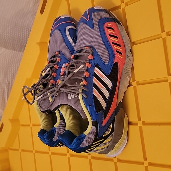 Adidas Torsion Sneakers - Picture 9 of 13
